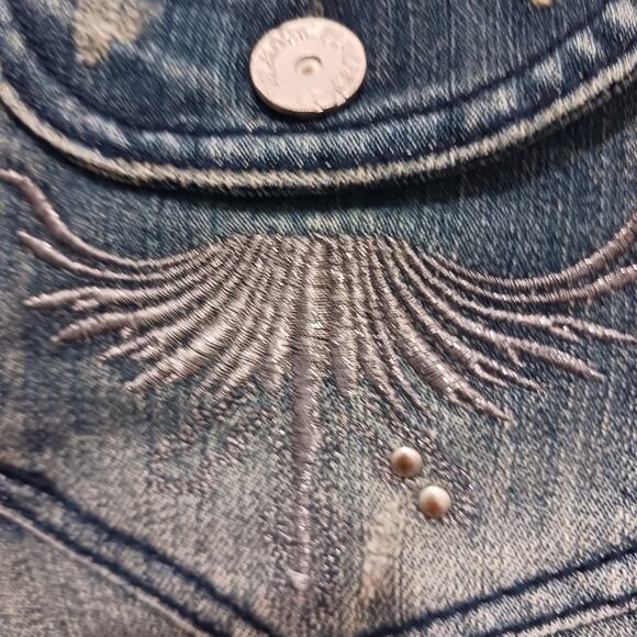 Almost Famous Distressed Jeans Sz 7 Blue Acid Wash Blue Embroidered Pockets Boho - Picture 15 of 16